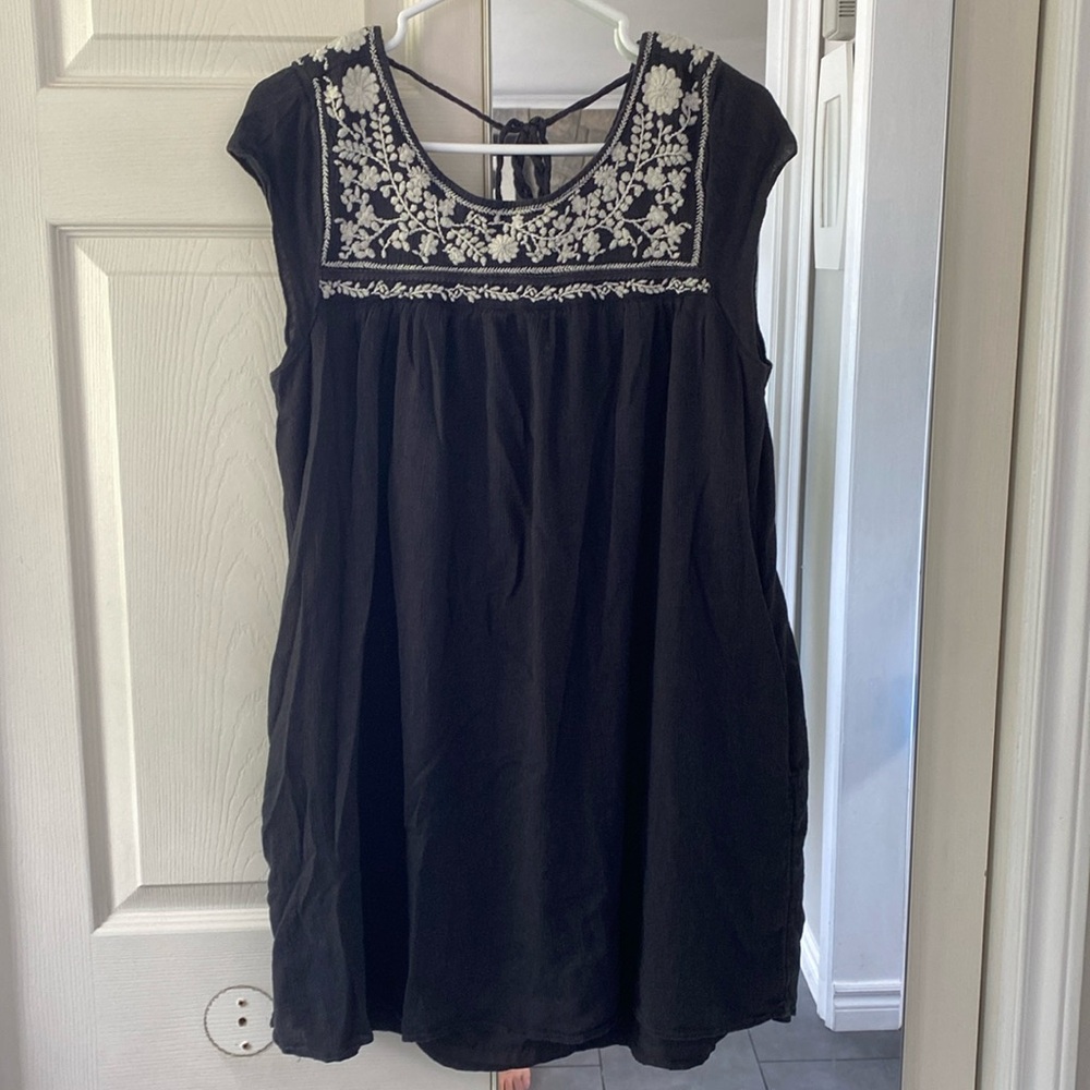 American Eagle embroidered dress size L